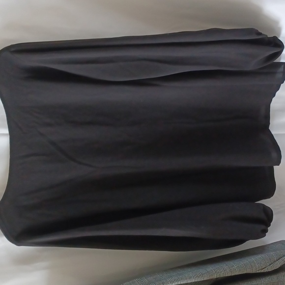 Qearal V Neck Blouse, black, balloon sleeves - Picture 6 of 6